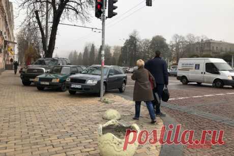 Осташко: украинцы жалуются на тройное подорожание побега из страны. Летом пересечь границу нелегально можно было за четыре тысячи долларов, сейчас - за 12 тысяч.