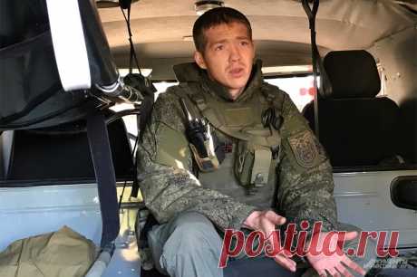 Под вражеским обстрелом. Военный медик рассказал о работе в зоне СВО. «Зачастую приходится совмещать эвакуацию раненого и первую помощь, при этом двигаясь очень быстро», — поделился начальник медпункта батальона им. Судоплатова с корреспондентом aif.ru.