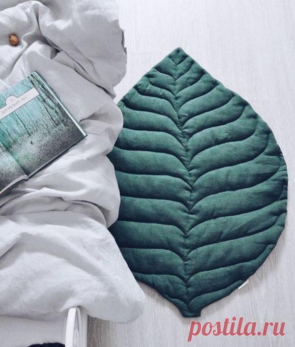 Простые идеи для дома: одеяла и прикроватные коврики в форме листьев

#вдохновение