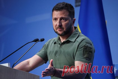 Зеленский подписал законопроект о создании единого госреестра санкций на Украине. Президент Украины Владимир Зеленский в среду, 26 июля, подписал законопроект о создании в стране единого государственного реестра санкций. Об этом в своем Telegram-канале уведомил депутат парламента Ярослав Железняк. «Подписан законопроект о создании государственного реестра санкций», — написал он.