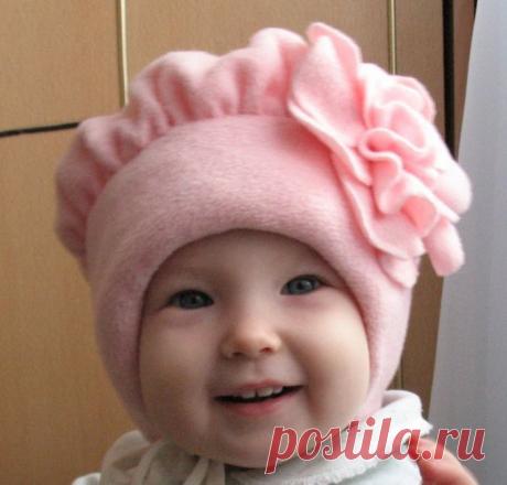 РОЗОВАЯ ШАПОЧКА ИЗ ФЛИСА.