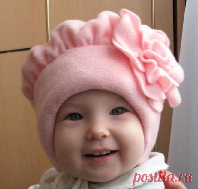 РОЗОВАЯ ШАПОЧКА ИЗ ФЛИСА.