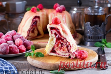 Рецепт дрожжевого рулета с клубничной начинкой | Меню недели