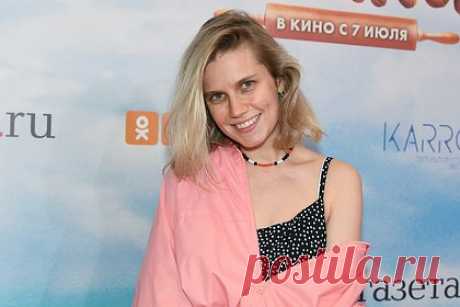 Звезда «Папиных дочек» назвала «Чебурашку» скучным. Российская актриса и звезда «Папиных дочек» Дарья Мельникова оценила фильм «Чебурашка», назвав его скучным. При этом актриса уточнила, что не собирается «хейтить» ленту. Мельникова поделилась, что не любит, когда в кино «все сладенькое и ладненькое». При этом она выделила и плюс картины.