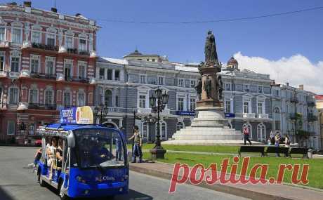 Мэр Одессы выступил против борьбы с памятниками на Украине. Попытки переписать историю при текущем накале эмоций может привести к расколу в обществе, заявил мэр Одессы Геннадий Труханов