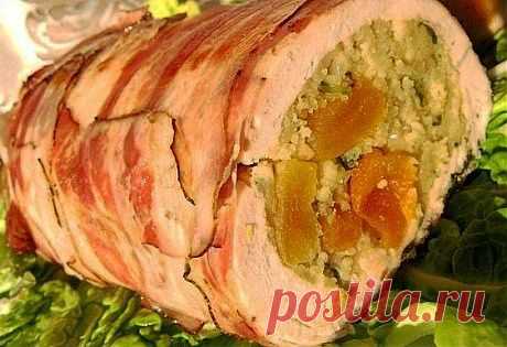 Рулет из цыпленка, орехов и кураги в винном соусе - Kulinarnyj-Recept.РУ