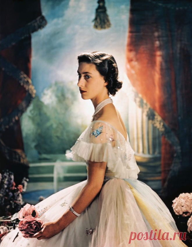 Сегодня, 21 августа 2020 года, исполняется 90 лет со дня рождения Принцессы Маргарет — члена королевской семьи Великобритании, младшей сестры царствующей королевы Елизаветы II. Её нет с нами уже 18 лет, но память о ней живёт в наших сердцах. 
Жизнь в тени сестры, наследницы британского престола, была явно не для этой яркой и энергичной девушки! Маргарет Роуз, дочь короля Георга VI и младшая сестра ныне правящей королевы Великобритании Елизаветы II, была рождена, чтобы прит...