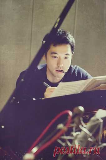 Ли Ру Ма «Yiruma» 72 715 песен слушать онлайн или скачать mp3 + биография + 281 317 видео-роликов: южнокорейский композитор-пианист; стал всемирно известным после выпуска студийного альбома First Love с заглавным треком River Flows In You