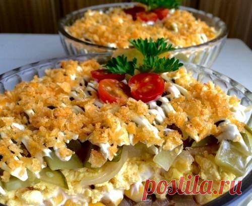 Салат «Интрига» с горбушей и овощами / Простые рецепты