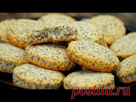 Печенье из детства! Очень вкусное и хрустящее&gt;&gt;&gt;1 крупное яйцо
==150 гр. сливочного масла
==120 гр. сметаны 
==150-200 гр. сахара
==100 гр. мака/орехов/сухофруктов/цукатов/кунжута и тд
==+/-450 гр. пшеничной муки
==1 ч.л. разрыхлителя  
==Ваниль, щеп. соли