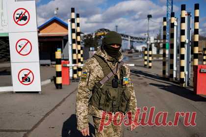 Минобороны заявило об отсутствии сопротивления со стороны погранвойск Украины. Министерство обороны сообщило, что военнослужащие пограничных войск Украины не оказывают сопротивления российской армии. В Генштабе Украины сообщили о массированных ударах по военным объектам и аэропортам страны. Обстрелу подверглись авиагавани в Борисполе, Озерном, Кульбакино, Чугуеве, Краматорске и Чернобаевке.