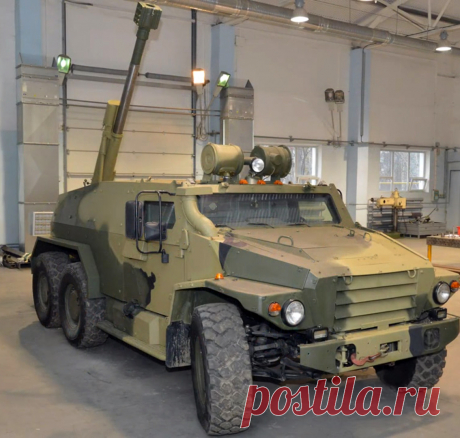 Главной интригой САО «Зауралец» стал выбор шасси для системы. Возможных вариантов два: первый – на шасси бронеавтомобиля «Волк – 3» с колесной базой 6*6, второй – на базе гусеничного десантного бронетранспортера БТРД «Ракушка», которые уже поступают в вооруженные силы РФ. Окончательный вариант пока не озвучивается, до последнего времени в разработке находились оба варианта. Ранее макетный образец был показан именно на платформе «Волка».