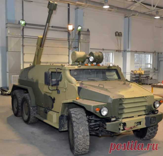 Главной интригой САО «Зауралец» стал выбор шасси для системы. Возможных вариантов два: первый – на шасси бронеавтомобиля «Волк – 3» с колесной базой 6*6, второй – на базе гусеничного десантного бронетранспортера БТРД «Ракушка», которые уже поступают в вооруженные силы РФ. Окончательный вариант пока не озвучивается, до последнего времени в разработке находились оба варианта. Ранее макетный образец был показан именно на платформе «Волка».