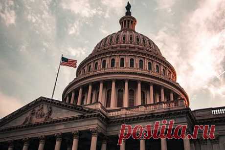 Стало известно о планах Вашингтона развязать новую войну. США готовятся воевать против хуситов в Йемене, сообщил отставной офицер разведки морской пехоты США Скотт Риттер. «Сегодня утром я узнал о том, что моя страна, Соединенные Штаты Америки, готовится развязать войну против Йемена», — написал экс-разведчик на своей странице в соцсети X.
