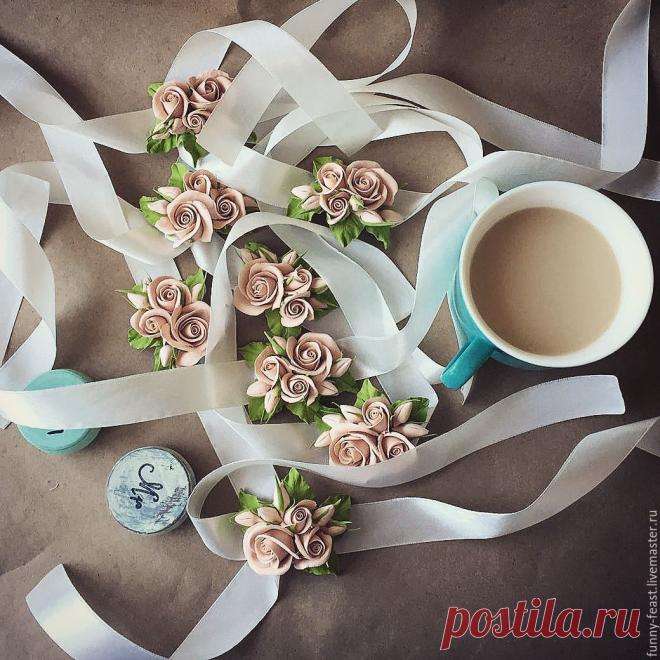 c31777e0ea372ab1258e071ae4rc--svadebnyj-salon-braslety-dlya-nevesty-i-ee-podrug-i-butonerki.jpg (1040×1040)