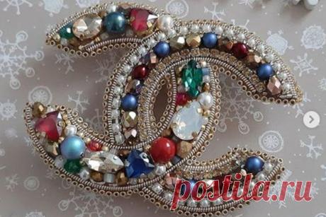 Как вышить брошь Хотите научится делать броши своими руками, но не знаете с чего начать? Тогда эта заметка для вас! Информация для новичков, какие материалы вам будут необходимы, список инструментов и секреты мастерства. Читаем дальше!