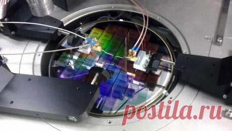 Минобрнауки запускает «кардинальную перенастройку» российской науки Коммерсантъ Министр образования и науки Валерий Фальков признал в интервью «Ъ», что российская наука столкнулась с серьезными вызовами в связи с санкциями, введенными в отношении России после начала военной операции на Украине. Он заявил, что в таких условиях российской науке придется «сделать большой разворот». «Я согласен, что обстоятельства 2021 и 2022 годов кардинально отличаются. Мы внимательно следим...