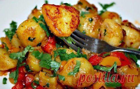 Острая картошка с болгарским перцем.Безумно вкуснo!! Быстро, легко и ОЧЕНЬ вкусно!  совсем простой. !! Более подробно о рецепте можете узнать в источникe: шеф-повар Одноклассники, по ссылке fastppc.net/5b014 Рекомендуем посмотреть!!! Приятного аппетитa

Дорогие кулинары! Чтобы не потерять рецепт, жмите "Класс!", а потом "поделиться". Рецепт будет на вашей стене В Одноклассники. Всё ОК!