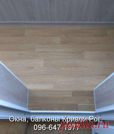 Настил пола на балкон чаще всего делают с листов OSB. Перед укладкой OSB крепят деревянные брусы и укладывают утеплитель. Смотрите в разделе настил пола https://balkon.dp.ua/настил-пола/