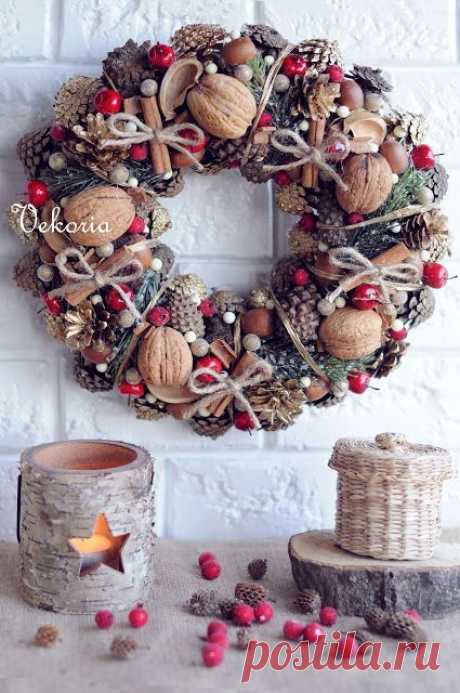 Vekoria.Handmade decor for home: Венок с золотыми шишками