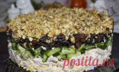 Чудесный салатик «Эльза» с курицей и черносливом, который никогда не надоест