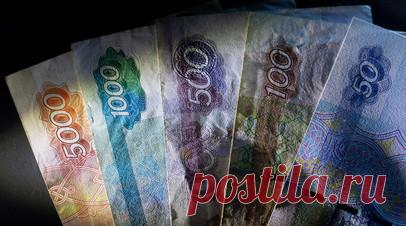 Аналитик Шнейдерман: рубль сохраняет сильные позиции. В начале декабря российский рубль демонстрирует устойчивость на валютном рынке. Такую оценку дал в беседе с RT руководитель департамента поддержки клиентов и продаж «Альфа‑Форекс» Александр Шнейдерман. Читать далее