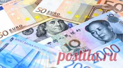 Под влиянием ЦБ, экспортёров и сезонных факторов: как могут измениться валютные курсы в декабре. На первых торгах декабря стоимость доллара на Мосбирже опускалась до 89,15 рубля, евро — до 97,28 рубля, а юаня — до 12,46 рубля. По мнению экспертов, в ближайший месяц в пользу укрепления нацвалюты может сыграть очередное повышение ключевой ставки Центральным банком и обязательная продажа выручки экспортёрами в соответствии с указом президента. Вместе с тем некоторое давление на рубль способны…