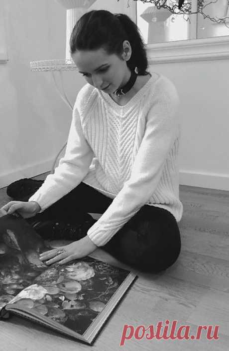 Пуловер в резинку спицами Gevir
Дизайнер Sarah Solomon.

Размеры: Для окружности груди 30 (33, 36, 39, 42)".
Размеры пуловера: 36 (39, 42, 45.5, 48.5)" по окружности груди.
Все размеры в описании даны в дюймах. 1 дюйм (“) = 2.54 см.