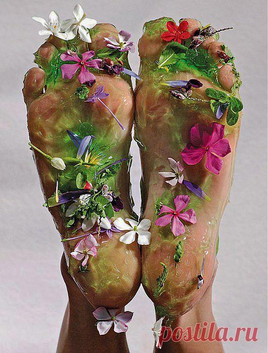 Пяточки как у младенца.