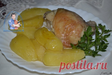 Куриные бедра с картошкой в духовке - рецепт с 12 фото. Весь секрет в ингредиентах  Рецепт приготовления куриных бедрышек с картошкой в духовке с пошаговыми фотографиями. Получается очень нежное и вкусное мясо, которое достойно займет место на праздничном столе.