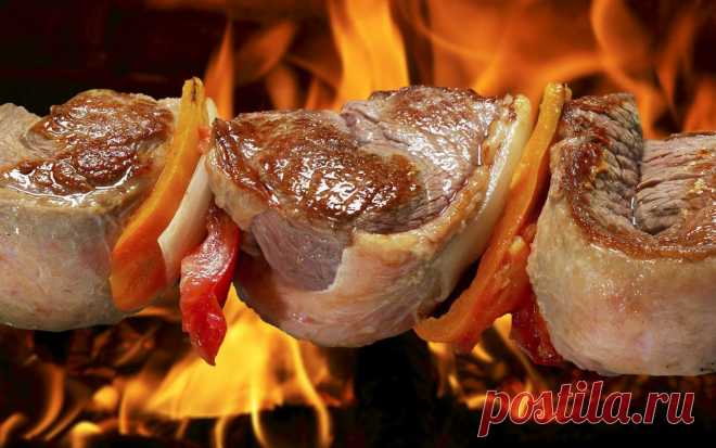 Чем посыпают угли для жарки шашлыка на Кавказе