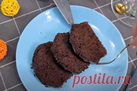 Вкуснейший шоколадный кекс с какао порошком. Проще не бывает - КУХНЯ МИРА 
 
 
 
 Великолепный шоколадный кекс без шоколада. Готовится очень просто. Эта выпечка бюджетная с самыми простыми продуктами Ингредиенты: Для теста Мука пшеничная — 1 1 стакан (250 граммов) Разрыхлитель для теста 1,5 чайных ложечки Кефир — 1 стакан (200 мл) Яйца куриные — 1 яйцо среднего размера Эссенция ванильная — 5 капель. Можно […]