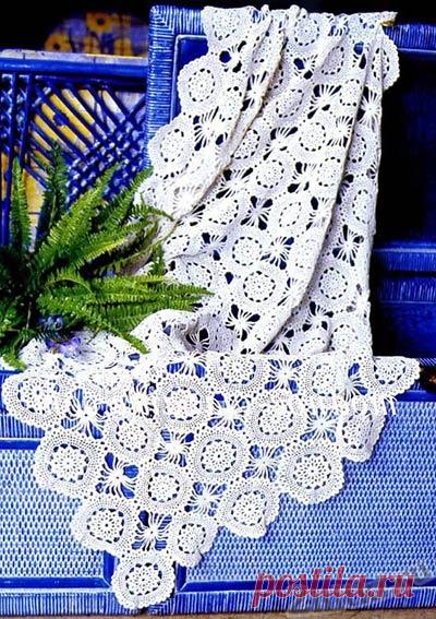 Салфетка крючком «Снежинки» — Две нитки