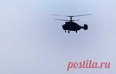 Вертолет Ка-27 совершил жесткую посадку в районе горы Острой на Камчатке. По данным источника, на борту находятся три человека двое пилотов и техник по обслуживанию авиационного оборудования, передает ИТАР-ТАСС , ссылаясь на информационное агентство 
