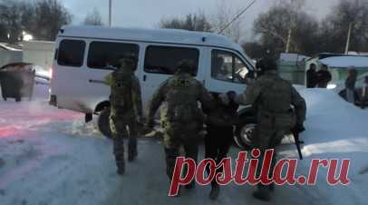 Был завербован сотрудником украинских спецслужб: гражданин Белоруссии задержан за поджог электроподстанции в Туле. Гражданин Белоруссии, причастный к совершённому 6 февраля поджогу тяговой электроподстанции в Туле, был задержан в Воронеже, где ему было поручено выполнить другое задание от сотрудника украинских спецслужб — поджечь трансформаторную электроподстанциую и насосную станцию. Как указали в ФСБ, в отношении задержанного возбуждено уголовное дело по статье «Диверсия». Ему грозит…