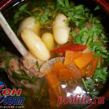 Фасоль с рёбрышками в горшочке