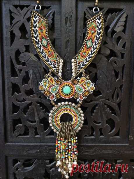 Bead Embroidery Necklace with African Trade Beads, Tribal Necklace, Boho Necklace | Этнические Ожерелья, Африканцы и Бисер
