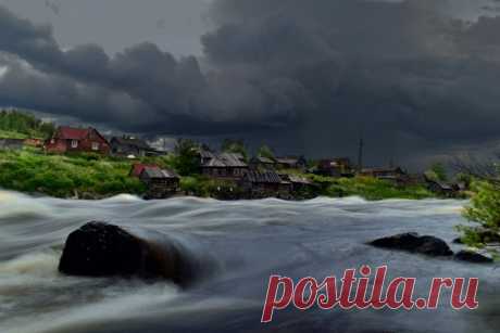 Гроза в старой поморской деревушке Умбе. Фотограф – Даниил: nat-geo.ru/community/user/223432