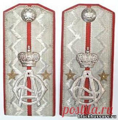 Погоны корнета шефского 5го гусарского полка и имеют вензель им / Историческая справка