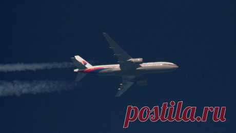 В Малайзии хотя возобновить поиски пропавшего 10 лет назад рейса MH370. Глава Минтранса Малайзии Энтони Локе Сиеу Фук заявил, что ведомство планирует возобновить поиски пропавшего 10 лет назад самолета авиакомпании Malaysia Airlines, летевшего рейсом MH370 из Куала-Лумпура в Пекин. Об этом сообщает газета The ...