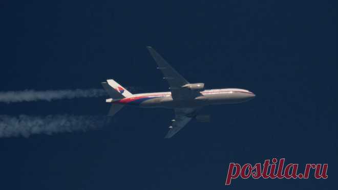 В Малайзии хотя возобновить поиски пропавшего 10 лет назад рейса MH370. Глава Минтранса Малайзии Энтони Локе Сиеу Фук заявил, что ведомство планирует возобновить поиски пропавшего 10 лет назад самолета авиакомпании Malaysia Airlines, летевшего рейсом MH370 из Куала-Лумпура в Пекин. Об этом сообщает газета The ...