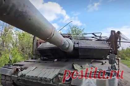 Россиянам показали боевое отделение подбитого в Курской области танка Leopard