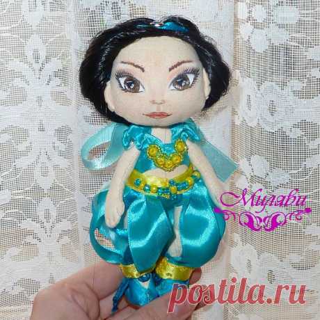 АВТОРСКИЕ КУКЛЫ И ТЕДДИ 👸🐘 в Instagram: «Моя Жасмин! Дом нашла. Очень долга она ждала своего рождения,и вот, любуйтесь! Рост 16 см, стоит и сидит сама, волосы можно укладывать и…»