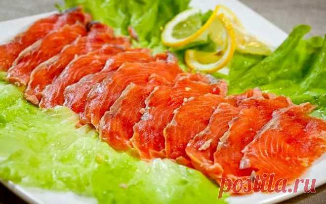 Слабосолёная форель в домашних условиях — 6 очень вкусных быстрых рецептов Простые и быстрые рецепты приготовления слабосолёной форели в домашних условиях. Используем сухой засол и в рассоле. 6 очень вкусных рецептов малосольной форели кусочками, целиком в соли с сахаром.