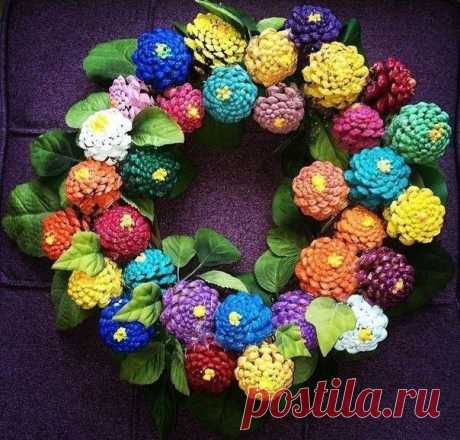 Венок из шишек
