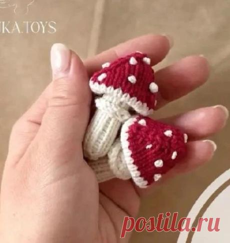 Мухоморы спицами