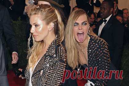 Кару Делевинь и Сиенну Миллер заметили целующимися в баре. Актрис Кару Делевинь и Сиенну Миллер заметили целующимися в нью-йоркском баре Temple. Знаменитости посетили заведение вечером пятницу, 28 января. При этом с ними также был мужчина, с которым периодически целовалась Миллер. Представители звезд пока никак не прокомментировали ситуацию.