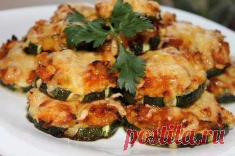 Кабачки с фаршем и овощами