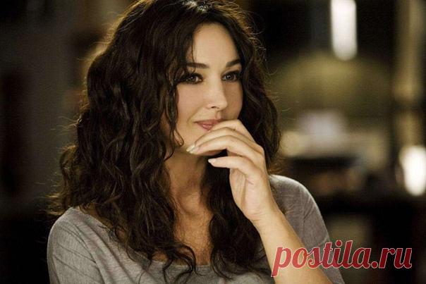 Муж пугаẹт : 