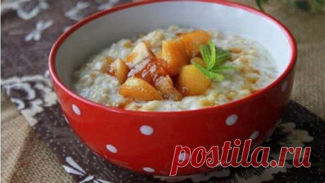 Овсяная кашка с карамельными яблоками